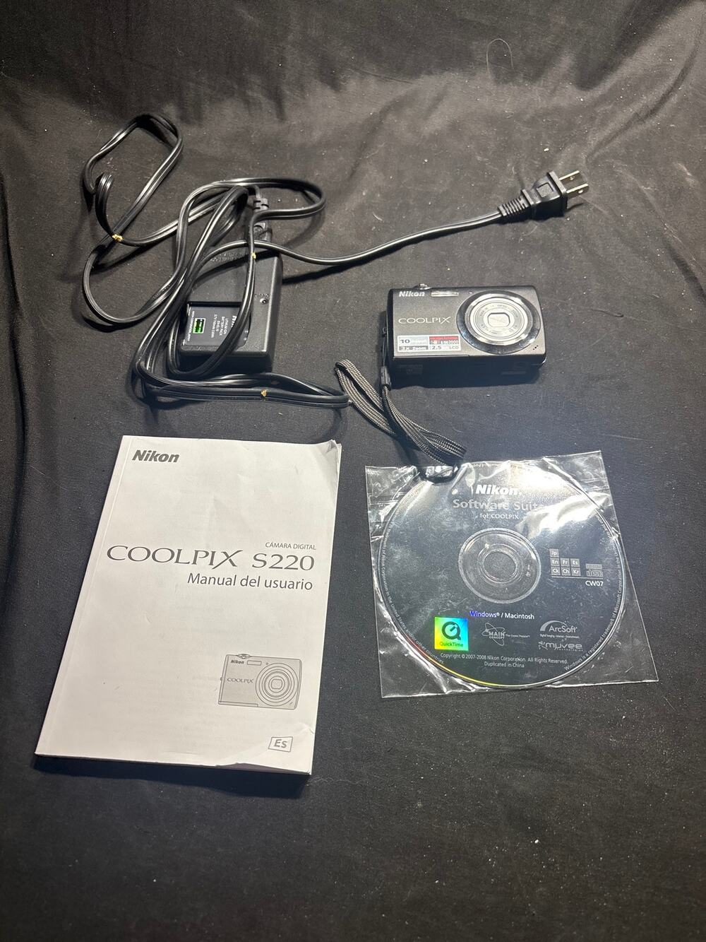 Nikon Coolpix S220 Digital Camera Black Bundle Charger Manual Software TESTED